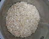 A picture of step 1 of Oats pan cake.