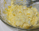 Foto langkah ke 3 dari resep Simple egg salad sandwich.