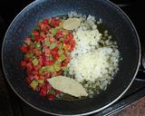 Foto del paso 3 de la receta: Pasta con salteado de salchichas y bacon