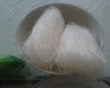 Une image de l'étape 3 de Triangle au saumon fumé et vermicelles de riz.