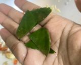 Foto langkah ke 4 dari resep 93. Oseng daun pepaya dan teri.