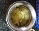 A picture of step 2 of Apple milkshake.