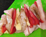 Foto del paso 2 de la receta: Pechuga de pollo con pimientos, jamón y queso