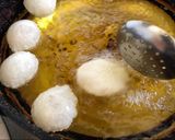 A picture of step 4 of Pani Puri.