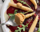 Foto del paso 6 de la receta: Ensalada de espárragos blancos sobre carpaccio de manzana y remolacha