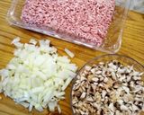 Darált hússal és gombával töltött házi ravioli, paradicsomos szósszal recept fázis 3 fotója