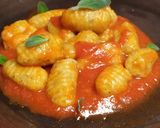 Foto del passaggio 4 della ricetta Gnocchi di polenta,con passata di ciliegini