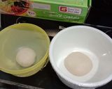 Foto langkah ke 2 dari resep Pizza Sosis Keju Mozarella.
