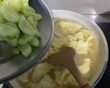 Foto langkah ke 2 dari resep Sup Timun & Telur.