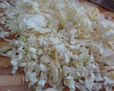 Foto del paso 1 de la receta: Tortilla crujiente de repollo pimiento y jamón