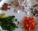 A picture of step 3 of Maggi Bhel.