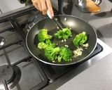 Foto del paso 2 de la receta: Brocmeli (brócoli salsa de soya)
