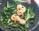 Foto langkah ke 4 dari resep Cah kailan udang.