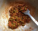 A picture of step 4 of Green Peas Curry.