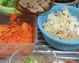 Foto langkah ke 1 dari resep Capcay bakso kuah.