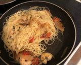 A picture of step 3 of Shrimp Scampi.