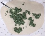 Foto del passaggio 4 della ricetta Pizza ricotta e spinaci