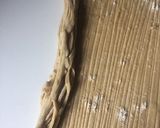 A picture of step 2 of Onion paratha.