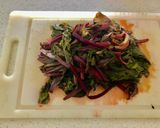 Foto del paso 2 de la receta: Ensalada de hojas de betarraga al vapor