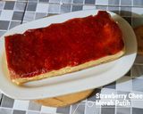 Foto langkah ke 8 dari resep Strawberry CheeseCake (Roti Tawar, No Bake) edisi Merah Putih.