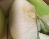 A picture of step 1 of Celery and green apple juice.