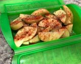 Foto del paso 2 de la receta: Patatas gajo o cajún en 10 minutos al microondas con Lékué estuche de vapor