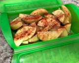 Foto del paso 2 de la receta: Patatas gajo o cajún en 10 minutos al microondas con Lékué estuche de vapor