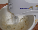 Foto langkah ke 8 dari resep Bolu Tiramisu Kukus (Birthday Cake).