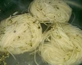 A picture of step 2 of Prawns Chow Mein.