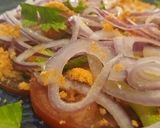 Foto del paso 8 de la receta: Carpaccio de Tomate Pera y Corazones de Romana con Cebolla Dulce de Fuentes y Vinagreta de Moscatel
