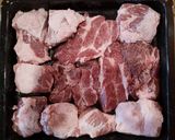 Sült oldalas párolt savanyúkáposztával, hagymás, tört krumplival recept fázis 1 fotója