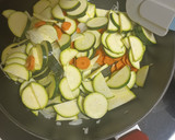 Foto del paso 2 de la receta: Curry verde de calabacín, manzana y soja texturizada