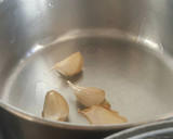 Foto del paso 1 de la receta: Pollo a la cazuela con gírgolas y romero