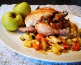 Foto del passaggio 8 della ricetta Pollo ripieno di mele e zucchine