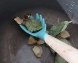 Foto langkah ke 2 dari resep Gulai Santan Daun Ubi Kacang Panjang.
