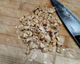 Foto del paso 2 de la receta: Salsa negra nogada de mi mamá para la lengua