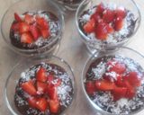 Foto del paso 5 de la receta: Mousse de chocolate con frutillas; sin azúcar!