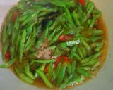 Foto langkah ke 3 dari resep Buncis Bawang Saus Tiram.