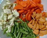Foto langkah ke 1 dari resep 1004. Oseng Sayur Pelangi.