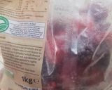A picture of step 1 of 3 berries yogart drink/lassi.