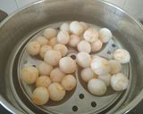 A picture of step 7 of Streamed rice balls.