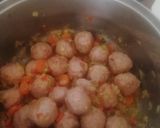 Foto del paso 3 de la receta: Albóndigas con verduras en salsa de tomate