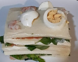 Foto del paso 2 de la receta: Pastel frío de salmón, gambas y rúcula con mahonesa