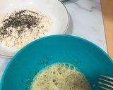 Foto del paso 2 de la receta: Merluza crujiente con avena, semillas y mostaza