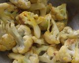 নিরামিষ আলু ফুলকপির ডালনা (niramish aloo foolkopir dalna recipe in Bengali) রেসিপি ধাপ - 2 ছবি