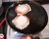 A picture of step 2 of Garlic bread egg toast.