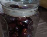 A picture of step 1 of Date and paan Sweets.