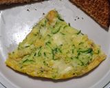 Foto del paso 4 de la receta: Tortilla de huevo con calabacita y queso