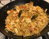 Foto del paso 3 de la receta: Pollo con arroz todo en la misma olla! Muy pero muy sabroso!! Facilísimo!!