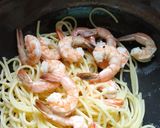 A picture of step 3 of Garlic Shrimp Spaghetti.